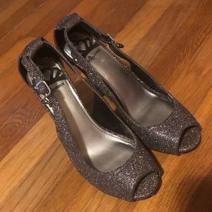 Women’s size 8 heels